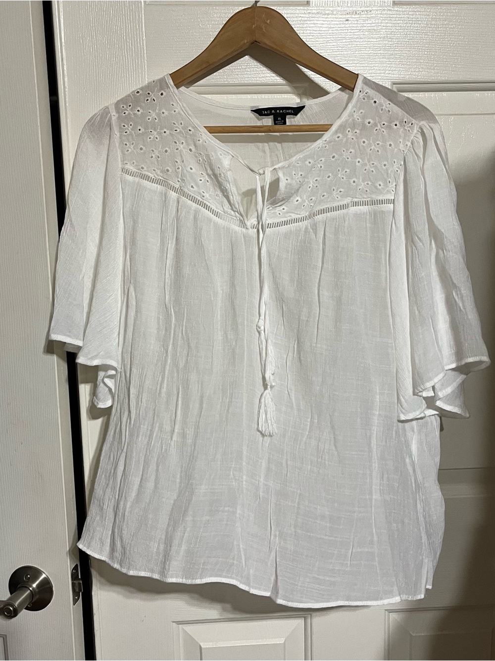 Zac & Rachel White Eyelet Tie-Front Peasant Blouse 19-09